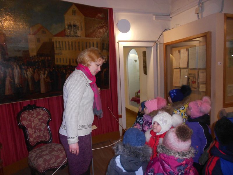 "Наш любимый город" посещение музея детьми средней группы